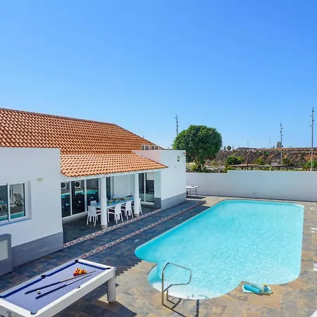 Villa Esmeralda By *