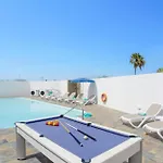 Vila Esmeralda By *